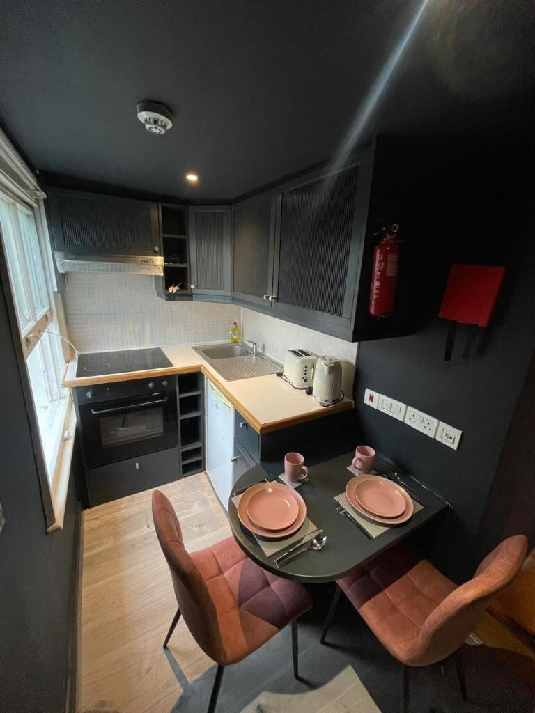 Portobello Road Artistic Studios 'Budget' Londra Oda fotoğraf