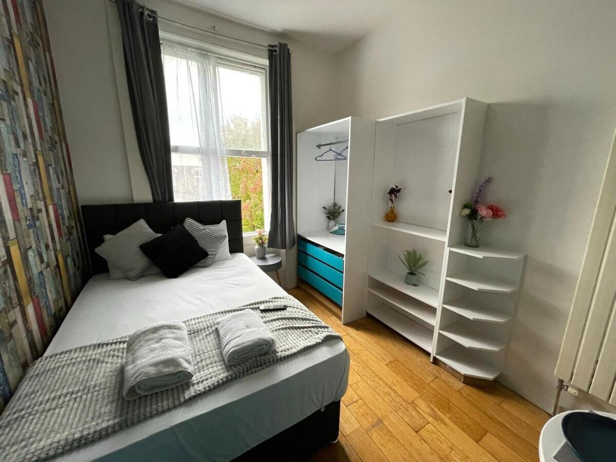 Portobello Road Artistic Studios 'Budget' Londra Oda fotoğraf